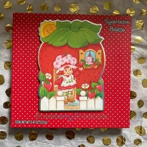 Strawberry Shortcake eye shadow pallette.12 shades.New with eyeshadow protector.